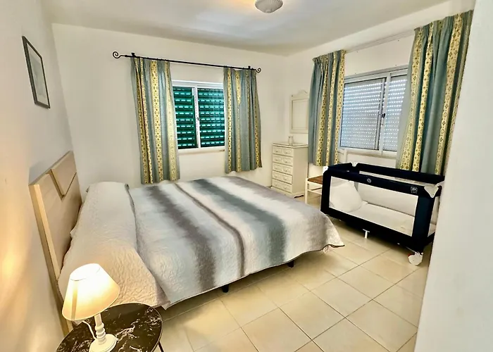 Casas Do Ramalhete * Senhora da Luz